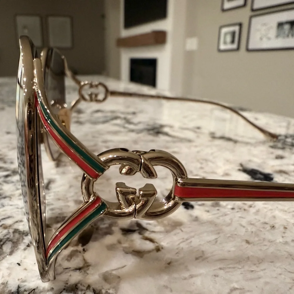 Authentic Gucci Women's Sunglasses with Gold Frame and Brown Lenses GG1323S
New - Picture 3 of 10